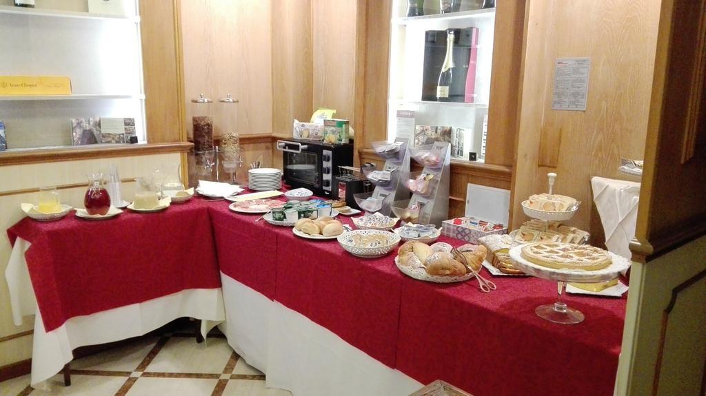 Hotel Camerlengo Corridonia Ngoại thất bức ảnh